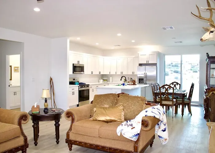New Sw Inspired Home, 9 Guests, Tesla Ready, Pet Friendly * Page